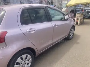 Toyota Vitz 1.5 FWD 3dr 2010 Pearl