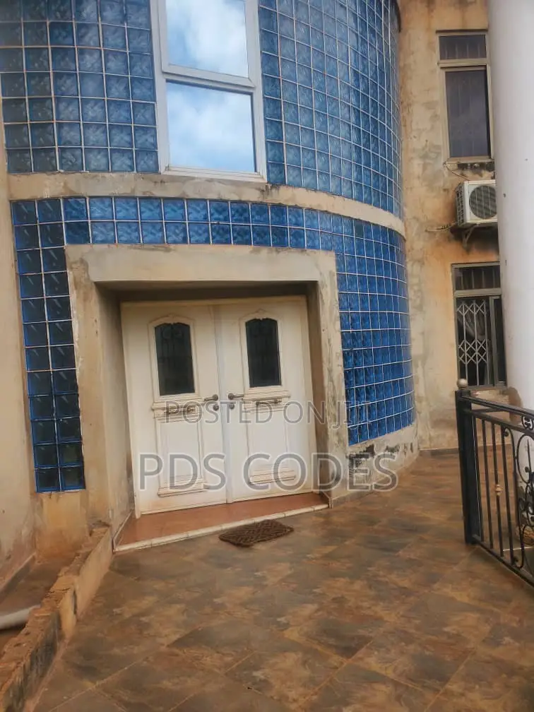 7bdrm House in Kumasi Metropolitan for sale