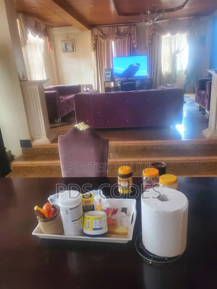 7bdrm House in Kumasi Metropolitan for sale