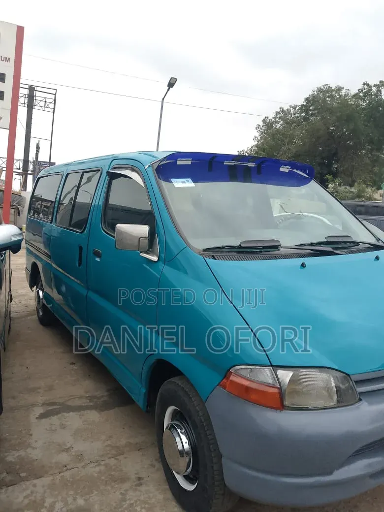 Toyota HiAce 2012 Blue