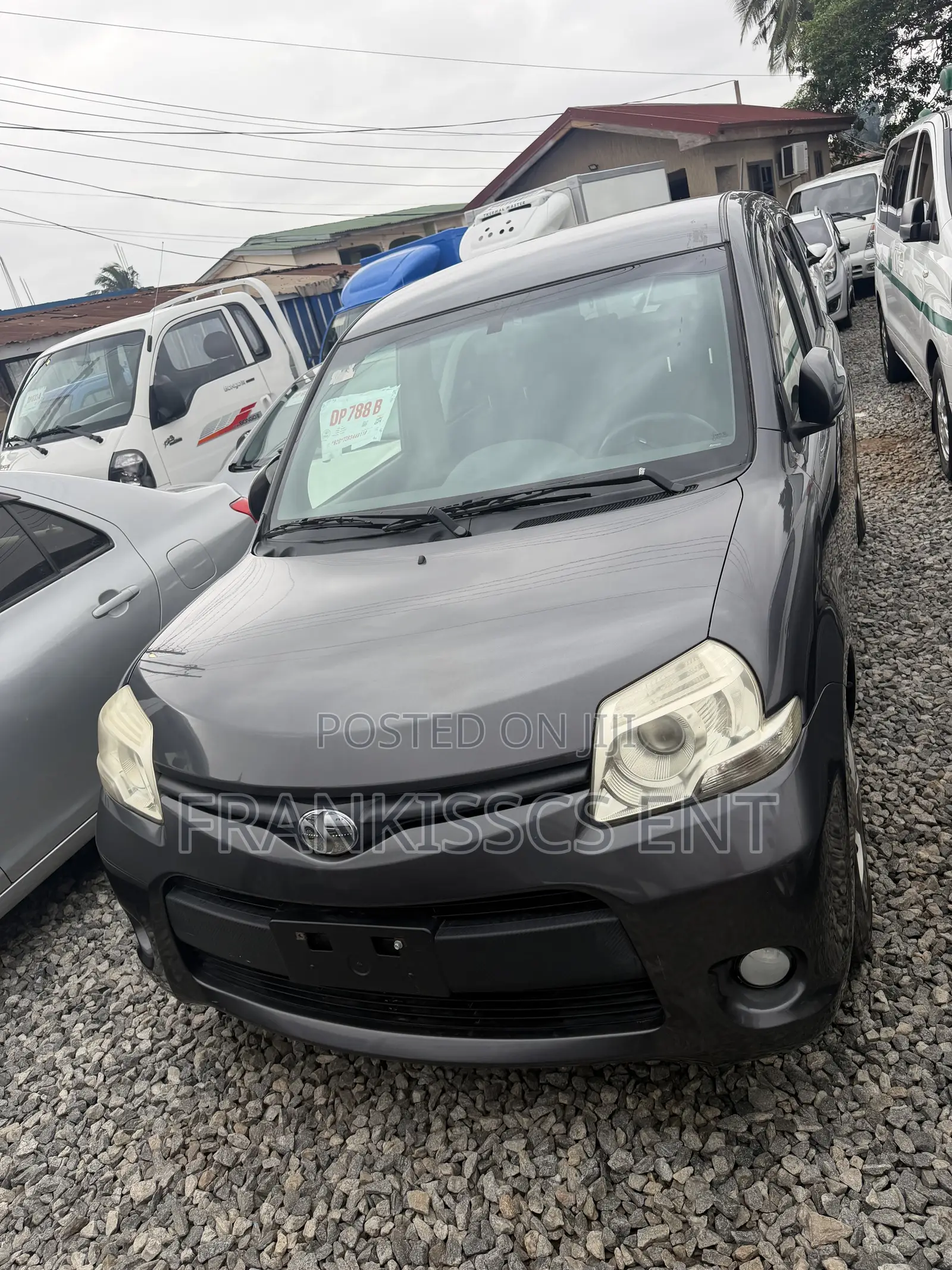 Toyota Sienta 1.5 FWD 2012 Gray