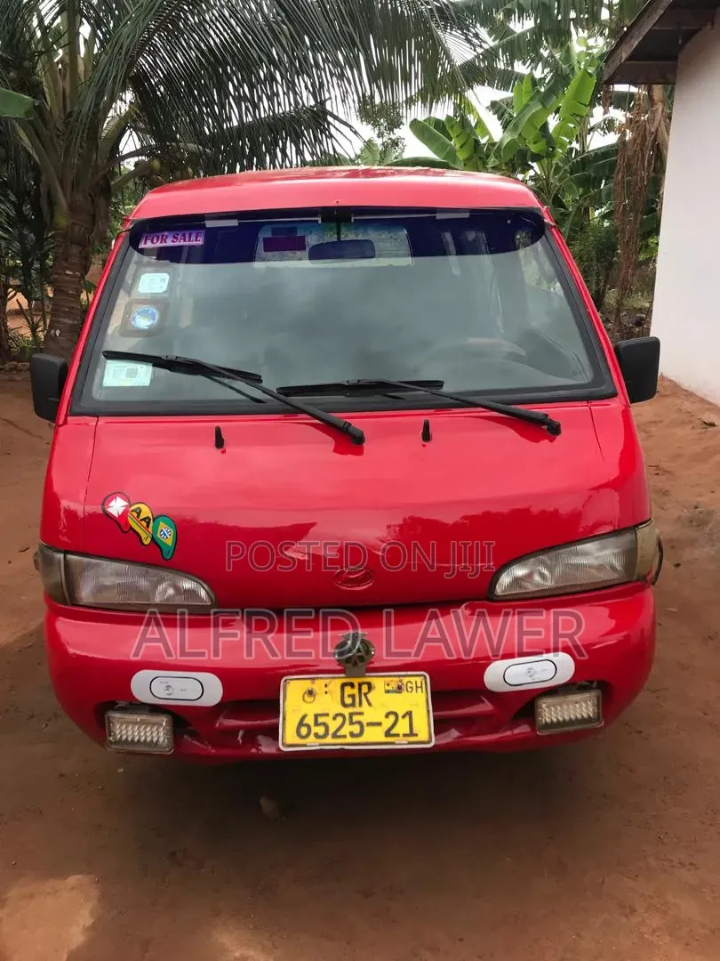 Hyundai H1 2002 Red