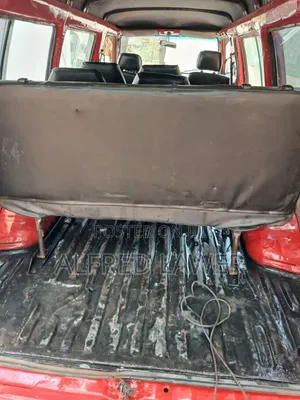 Hyundai H1 2002 Red