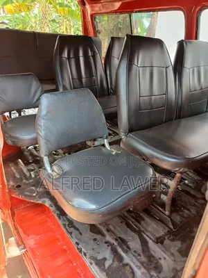 Hyundai H1 2002 Red