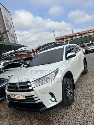 Toyota Highlander Limited 4x2 V6 (3.5L 6cyl 8A) 2018 White