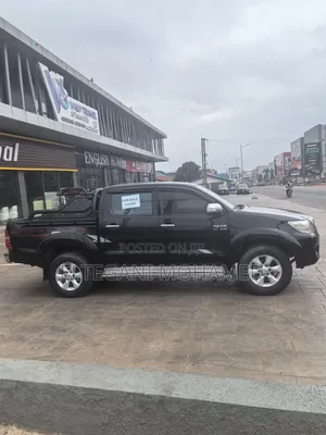 Toyota Hilux 2015 Black