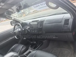Toyota Hilux 2015 Black