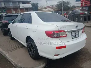 Toyota Corolla LE 4dr Sedan (1.8L 4cyl 4A) 2013 White
