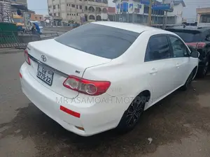 Toyota Corolla LE 4dr Sedan (1.8L 4cyl 4A) 2013 White