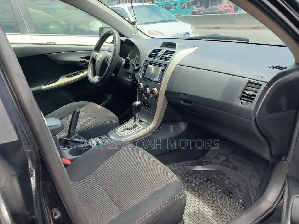 Toyota Corolla S 4dr Sedan (1.8L 4cyl 4A) 2013 Gray