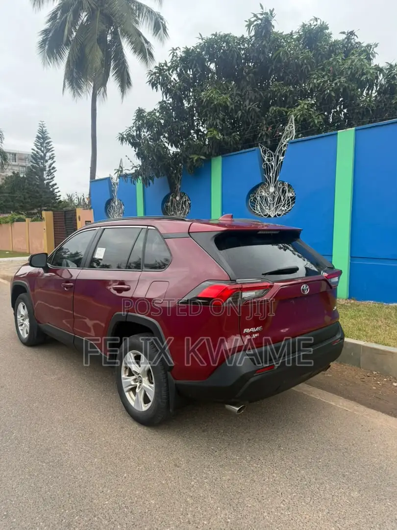 Toyota RAV4 XLE AWD 2020 Red