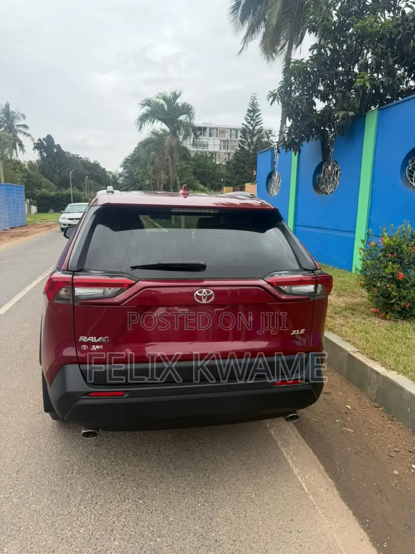 Toyota RAV4 XLE AWD 2020 Red