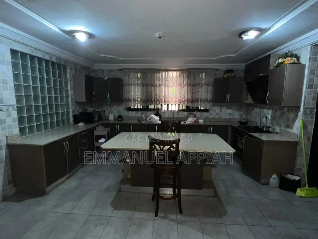 5bdrm House in Scc, Accra Metropolitan for sale