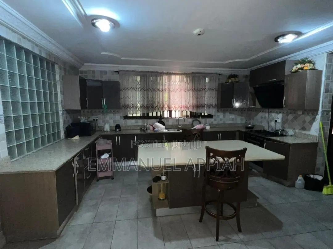 5bdrm House in Scc, Accra Metropolitan for sale