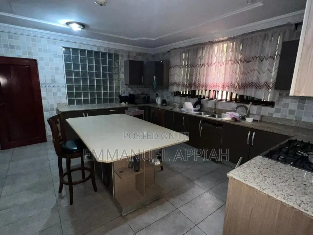 5bdrm House in Scc, Accra Metropolitan for sale