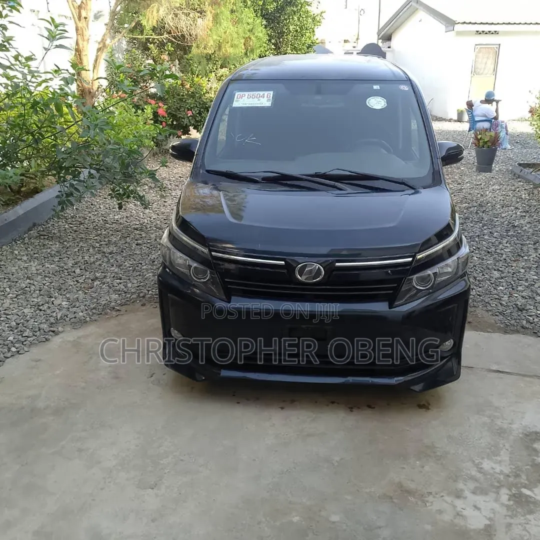 Toyota Voxy X 2WD 7-Seater 2014 Black