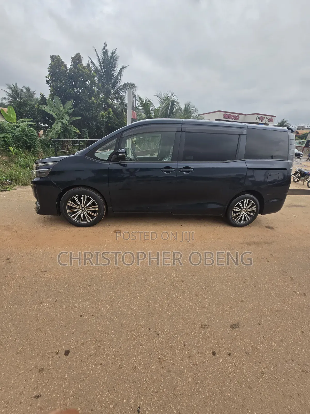 Toyota Voxy X 2WD 7-Seater 2014 Black
