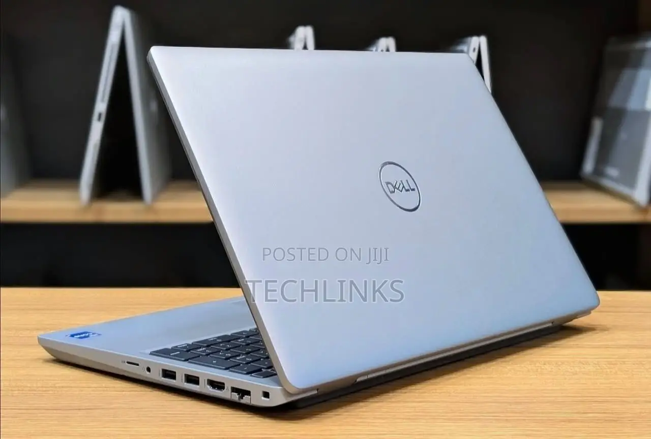 Laptop Dell Precision 3561 32GB Intel Core i5 SSD 512GB