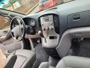 Hyundai Starex 2015 Black