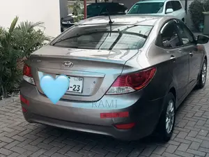 Hyundai Accent 2013 Brown