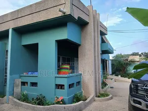 6bdrm House in Onyinasi, Awoshie for sale