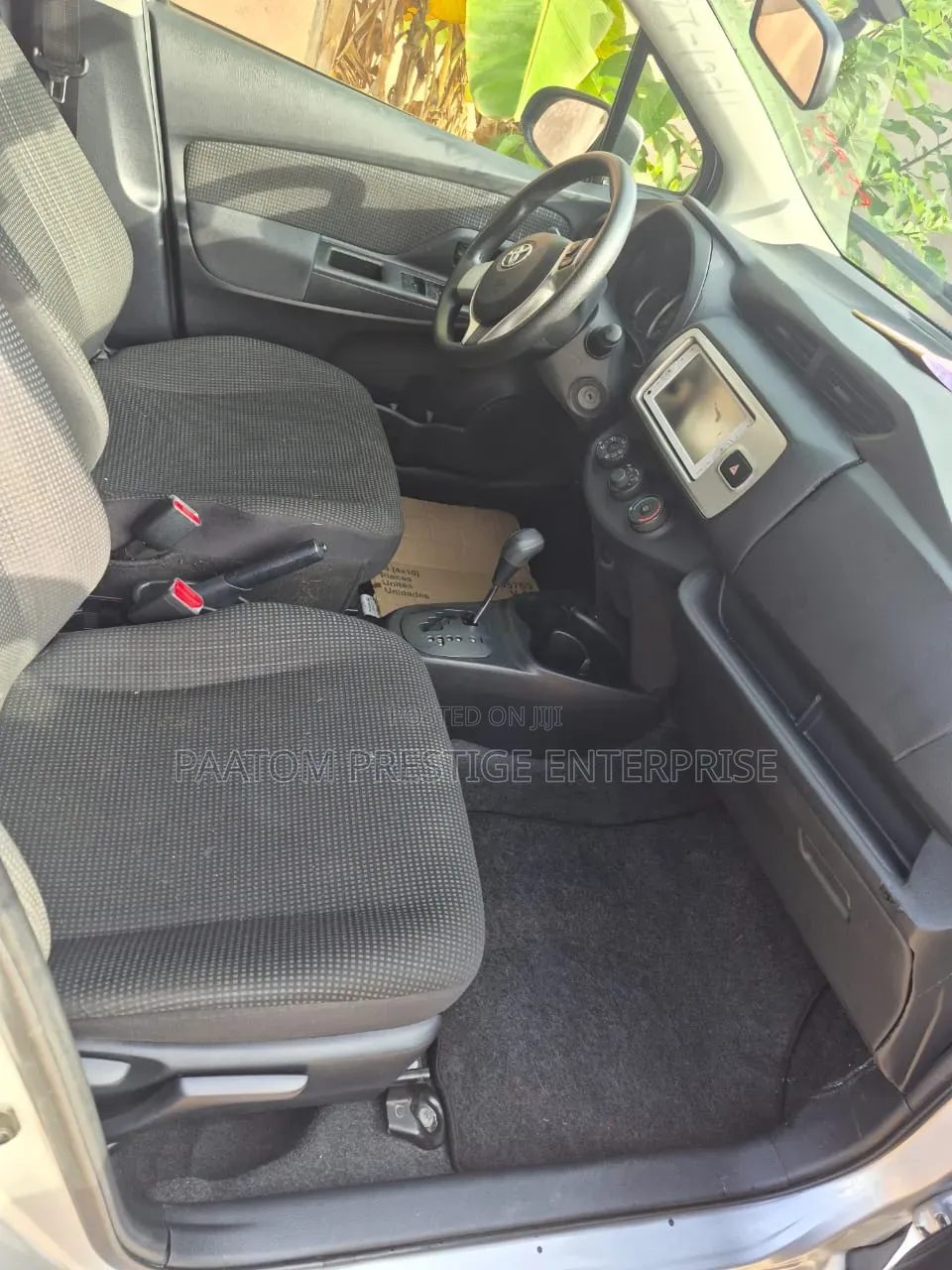 Toyota Vitz 2014 Silver