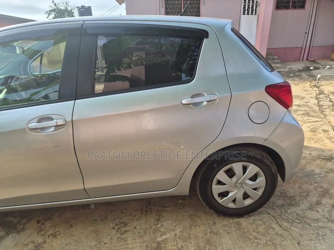 Toyota Vitz 2014 Silver