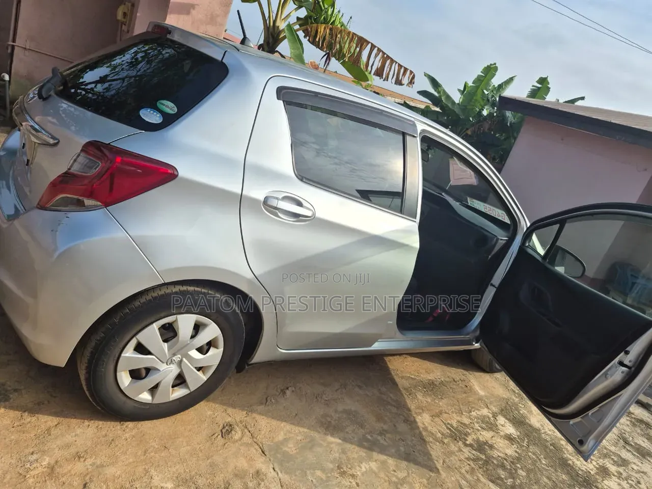Toyota Vitz 2014 Silver
