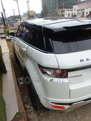 Land Rover Range Rover Evoque Pure 4dr SUV AWD (2.0L 4cyl Turbo 9A)