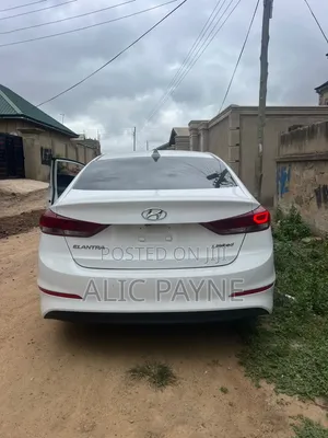 Hyundai Elantra Limited Sedan FWD (2.0L 4cyl 6A) 2017 White