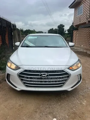 Hyundai Elantra Limited Sedan FWD (2.0L 4cyl 6A) 2017 White