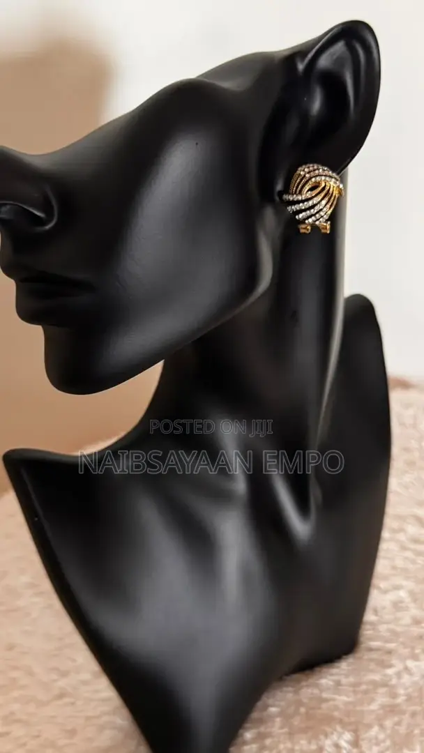 Geometric Crystal Stud Earrins
