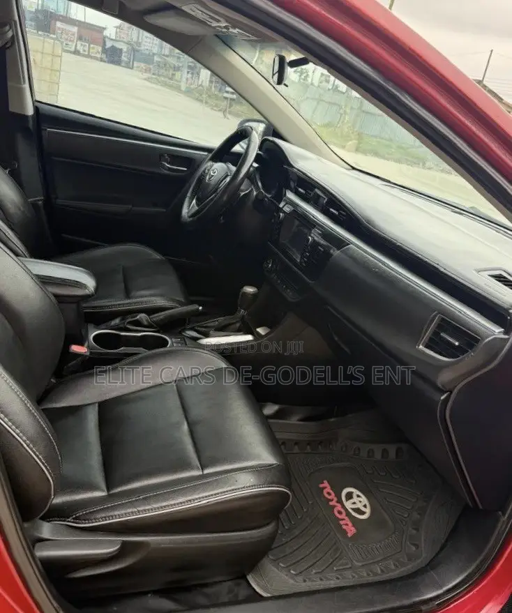 Toyota Corolla SE 4dr Sedan (1.8L 4cyl CVT) 2017 Red