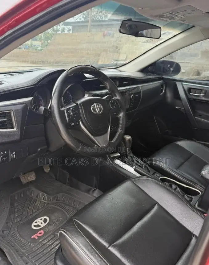 Toyota Corolla SE 4dr Sedan (1.8L 4cyl CVT) 2017 Red