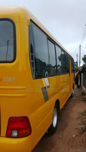 Hyundai County 2017 Yellow