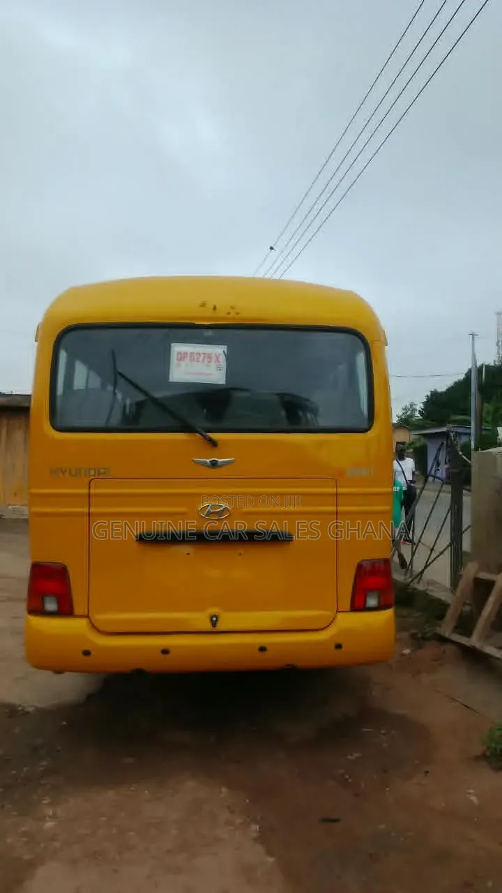 Hyundai County 2017 Yellow