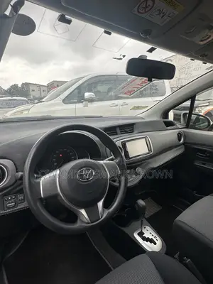 Toyota Vitz 2013 Silver