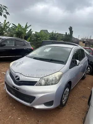 Toyota Vitz 2013 Silver