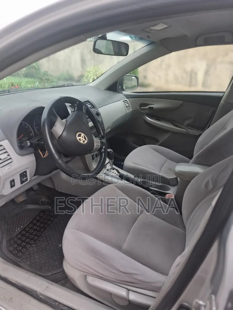 Toyota Corolla LE 4dr Sedan (1.8L 4cyl 4A) 2013 Gray