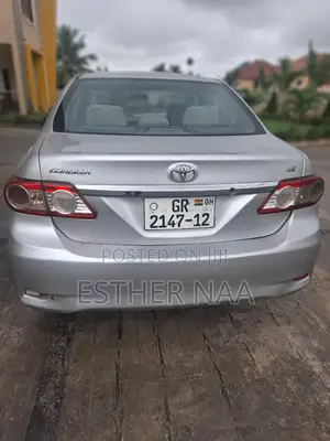 Toyota Corolla LE 4dr Sedan (1.8L 4cyl 4A) 2013 Gray