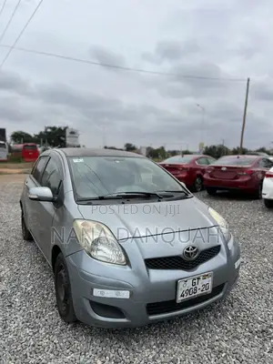 Toyota Vitz 2010 Gray