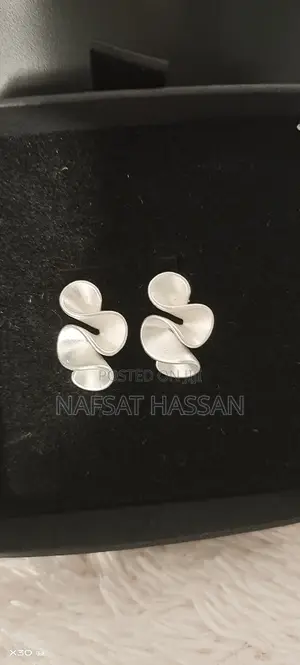 Pleated Wave Stud Earrings