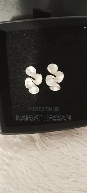 Pleated Wave Stud Earrings