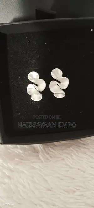 Pleated Wave Stud Earrings