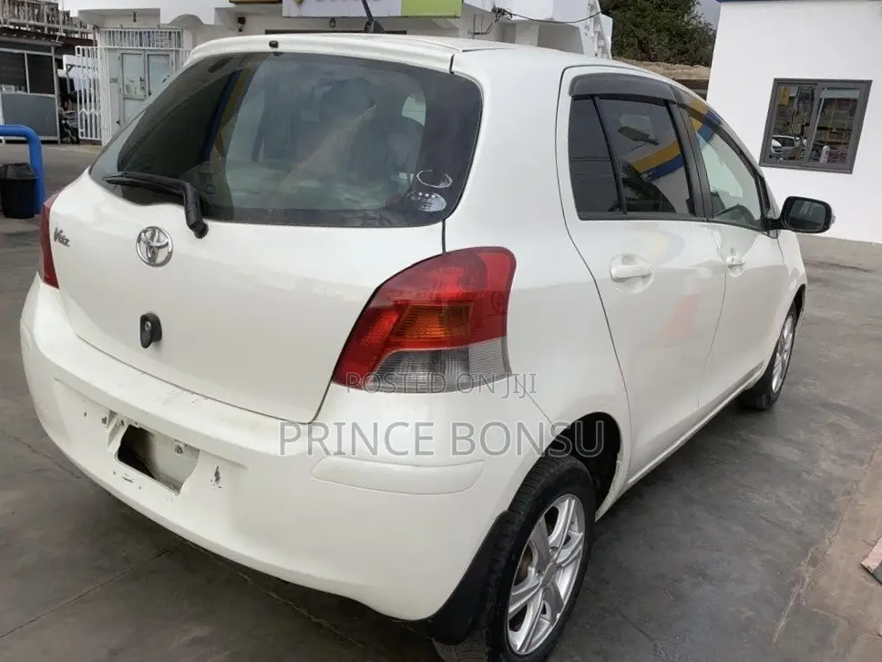 Toyota Vitz 2011 White