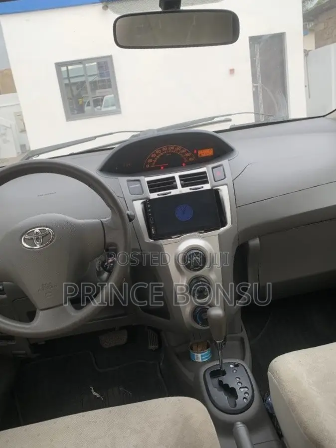 Toyota Vitz 2011 White