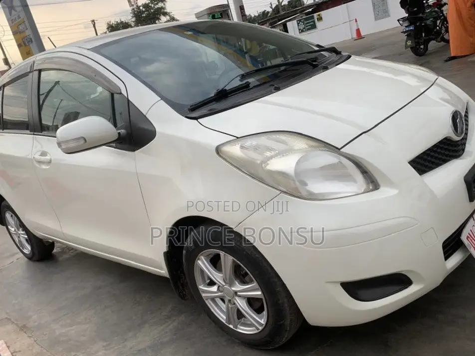 Toyota Vitz 2011 White