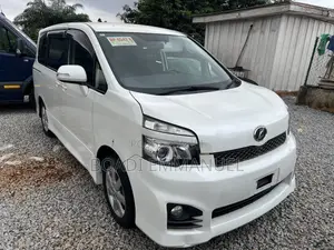 Toyota Voxy 2013 White