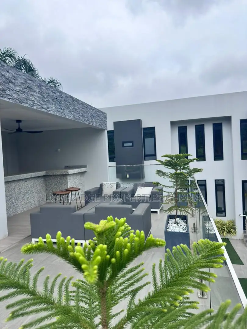 Furnished 6bdrm House in Accra Metropolitan for sale