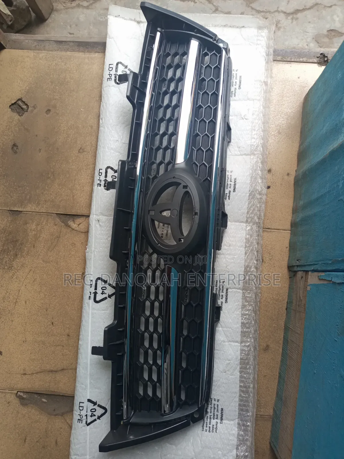 Toyota RAV4 2010-2012 Grille
